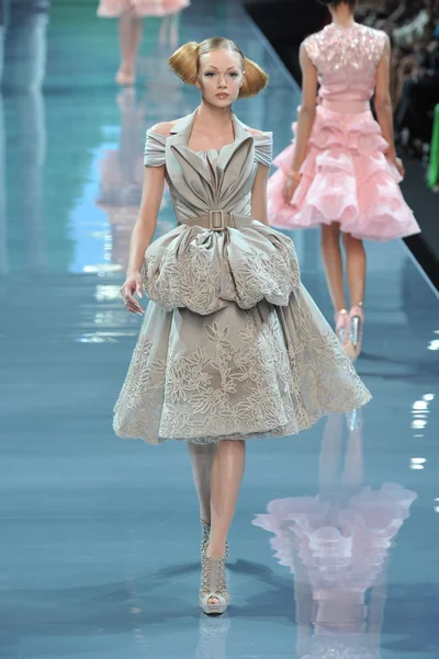 Look 30